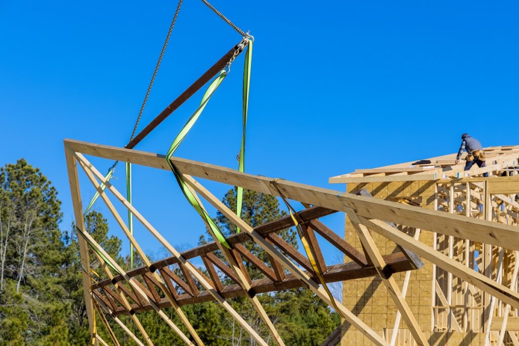 więźba dachowa z prefabrykatów - zalety i wady takiego rozwiązania